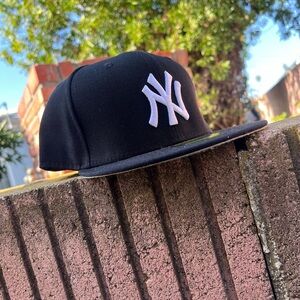 NEW YORK YANKEES FITTED HAT 7 1/4 FITTEDS